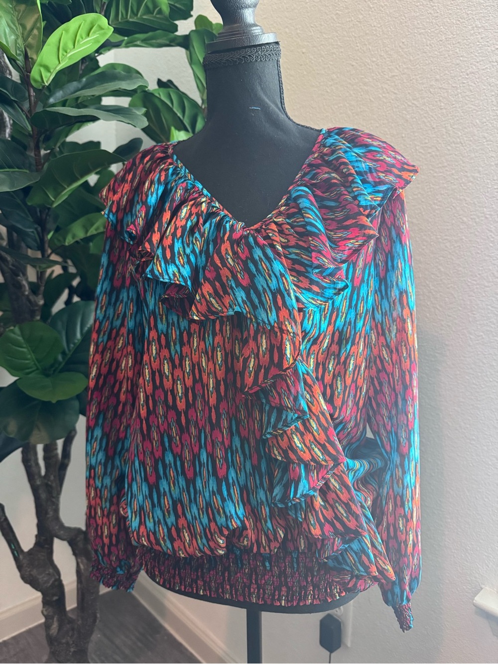 Ariat Women’s M Ikat Ruffle Blouse Western Boho Smocked Peasant Top
